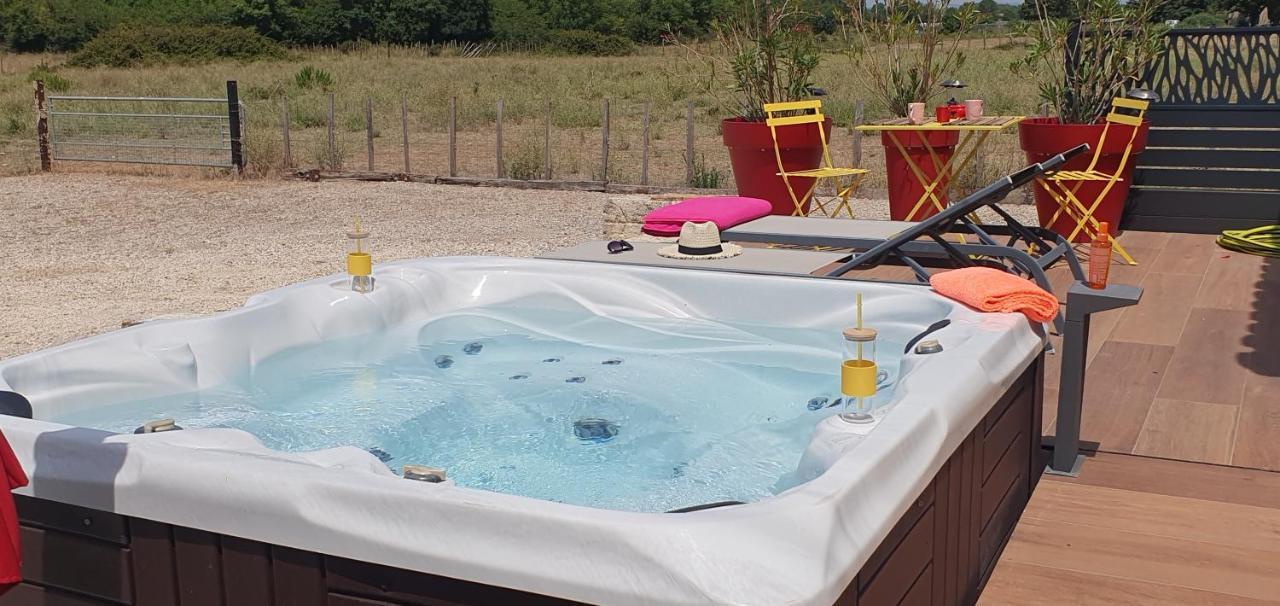 Bed and Breakfast Les Bonbonnettes Le Cailar Екстер'єр фото