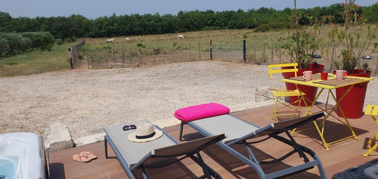 Bed and Breakfast Les Bonbonnettes Le Cailar Екстер'єр фото
